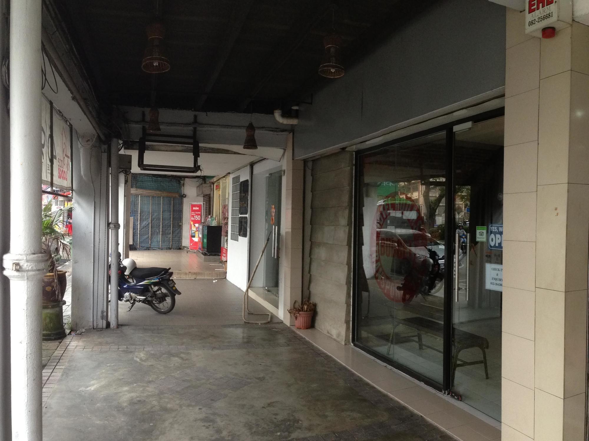 My Place Hotel & Lodge Kuching Ngoại thất bức ảnh