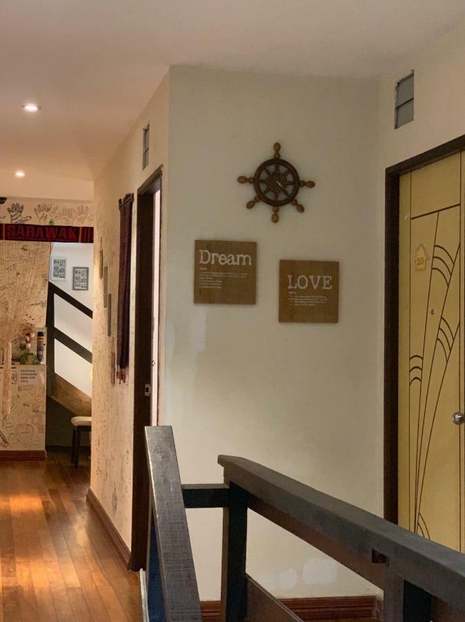 My Place Hotel & Lodge Kuching Ngoại thất bức ảnh